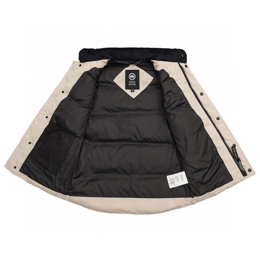 P360 Beige] Canada Goose Canada Goose #Freestyle Crew 4154M men's and women's vest down# ➖ Genuine synchronous anti-counterfeiting chip sensor! ➖ Imported Behringer embroidery machine to customize 10,000-needle embroidery logo! ➖ Imported 21-count polyester-cotton blended original fabric, using Feather-Light 10D waterproof coating fabric, made of 84.5% polyester fiber and 15.5% cotton, 100% the best feel in the entire network! ➖ The genuine official website uses the national standard 80 white duck down, and will never be misled by false claims such as 90 down or goose down! ➖ 100% nylon nylon lining with double double-layer sealing design to prevent velvet from running away. Top-grade polar fleece is used in the collar and pockets to keep warm and comfortable! ➖ Yoshida YKK provides original custom-made electroplated sliders. YKK two-way lockable zippers are tight and smooth and will not peel off paint! ➖ 3M composite original Velcro is durable, and all accessories and hardware are disassembled and customized! ⛔No slander, no exaggeration, no need for too much copywriting, because it is focused, it is professional!  SIZE: XS S M L XL XXL